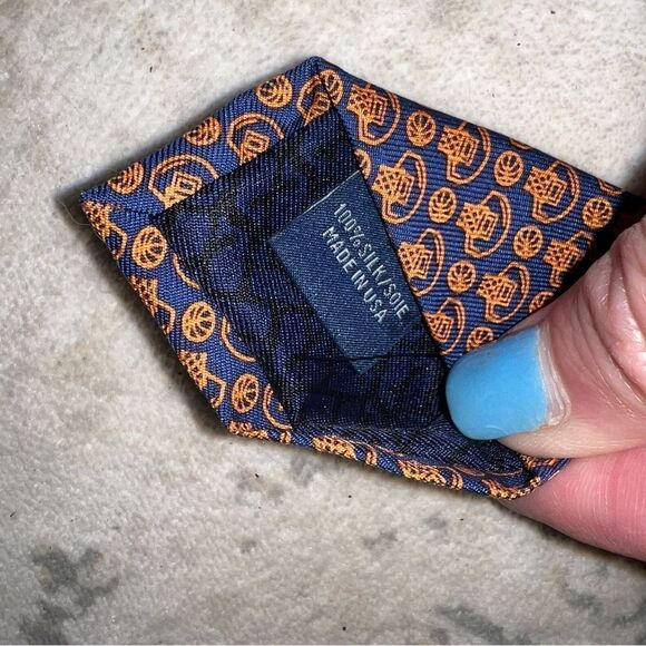 Vineyard Vines Elegant Orange and Blue kids Tie - Picture 5 of 5